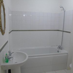 Deluxe Double Room Shower